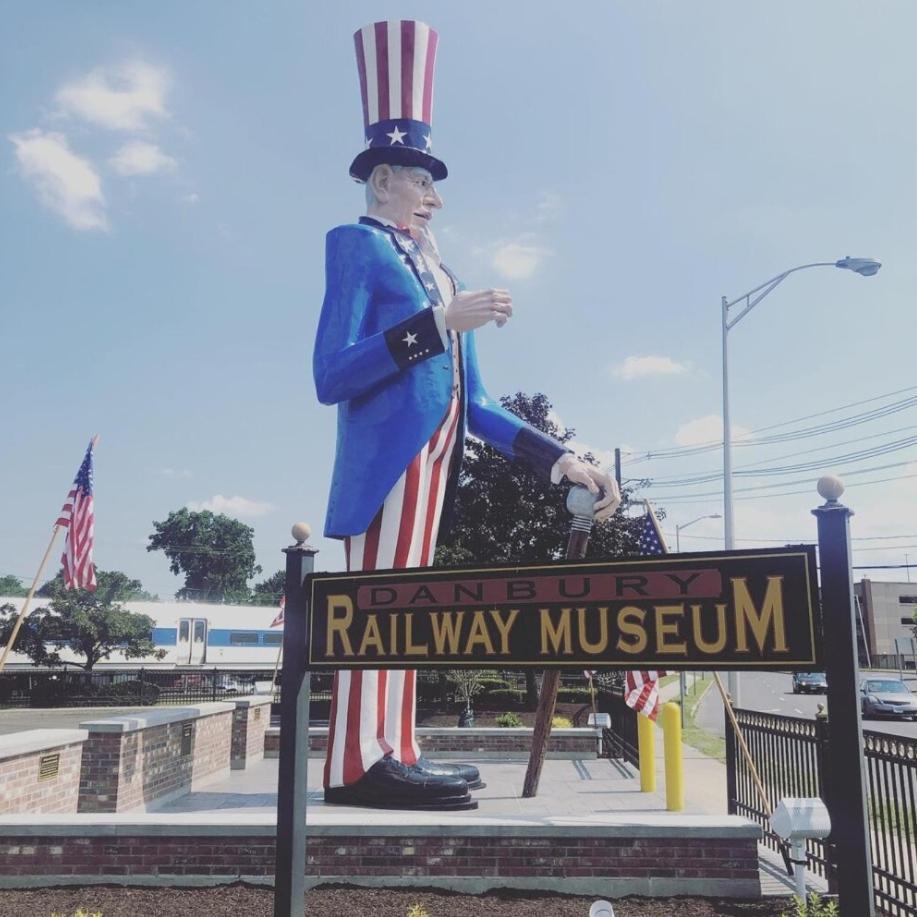 Welcome To Hat City Danbury, A Suburban Retreat Buitenkant foto
