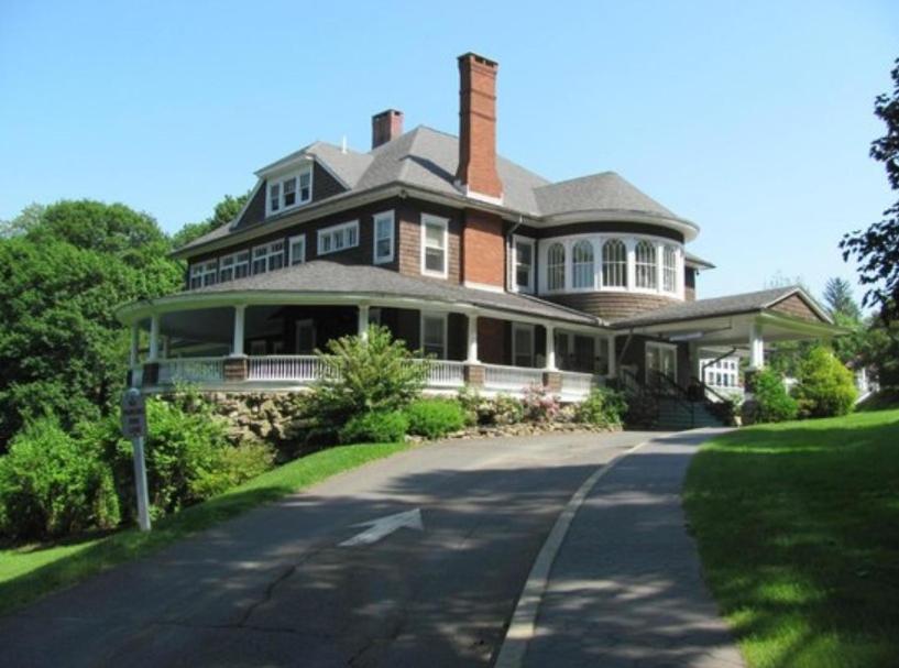 Welcome To Hat City Danbury, A Suburban Retreat Buitenkant foto