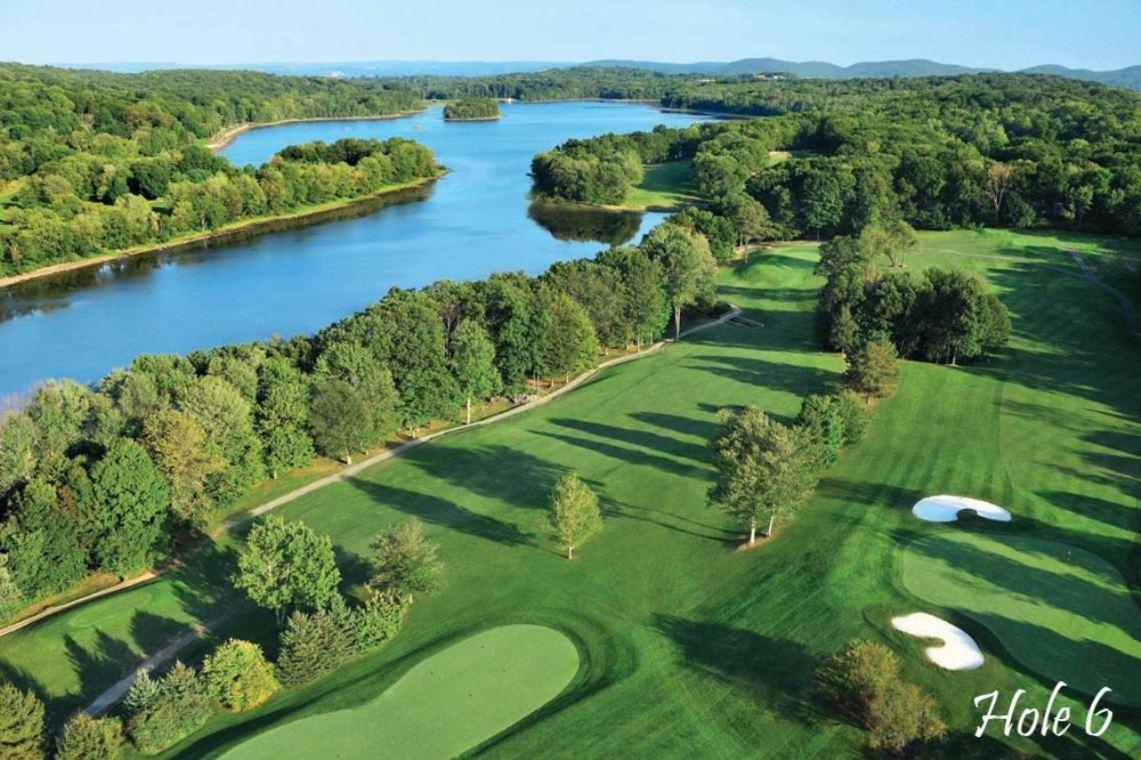 Welcome To Hat City Danbury, A Suburban Retreat Buitenkant foto