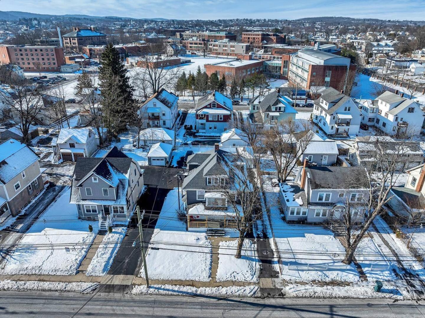 Welcome To Hat City Danbury, A Suburban Retreat Buitenkant foto