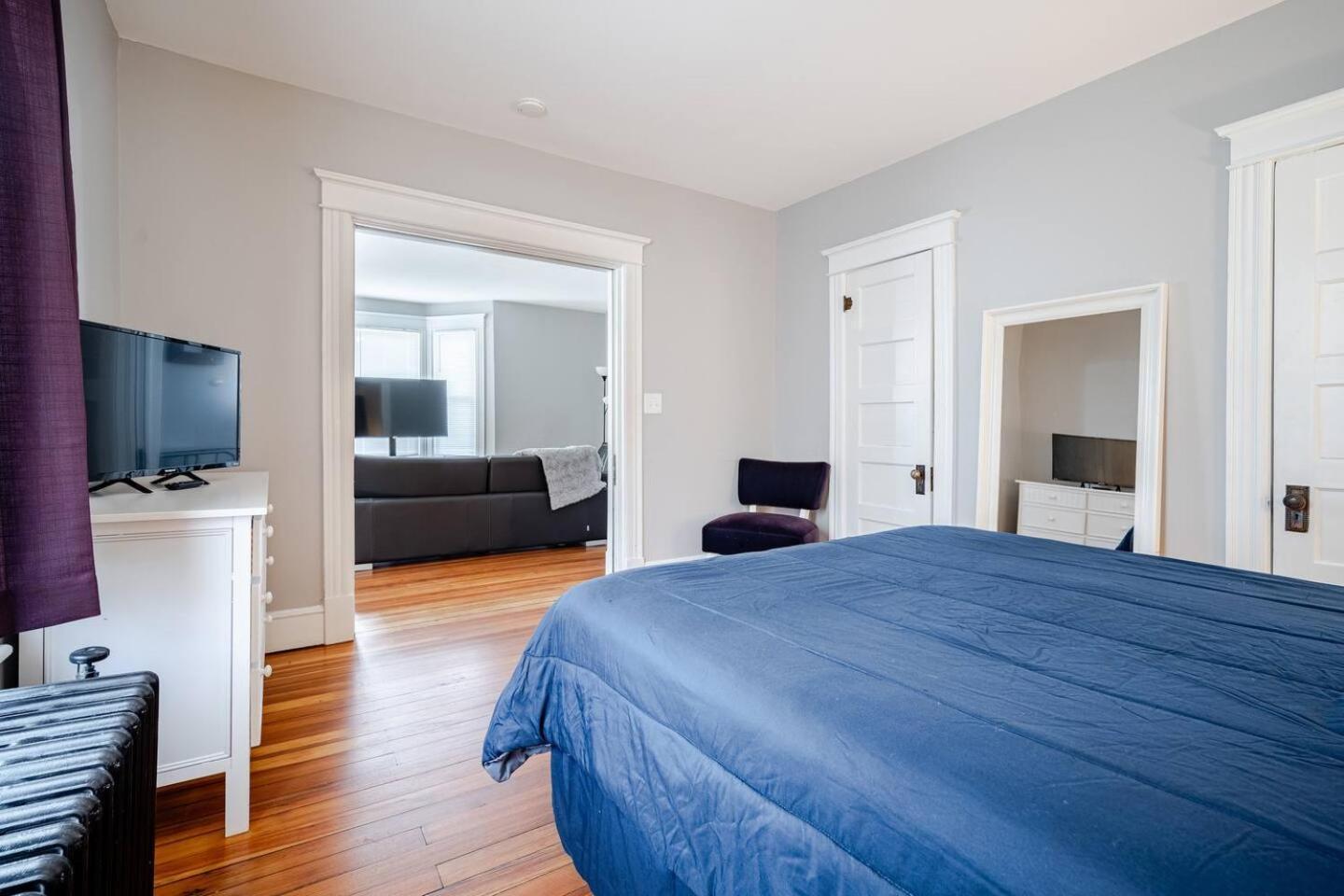 Welcome To Hat City Danbury, A Suburban Retreat Buitenkant foto